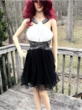 Blondie Nites Embellished White & Black  Cocktail Prom Homecoming Dress Sz 11